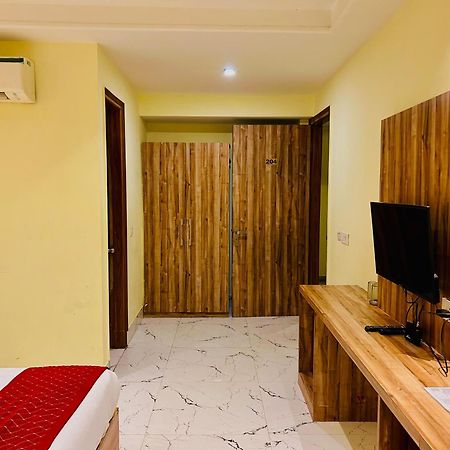 Hotel Goodluck House Near Terminal 3 Igi Airport Nueva Delhi Exterior foto