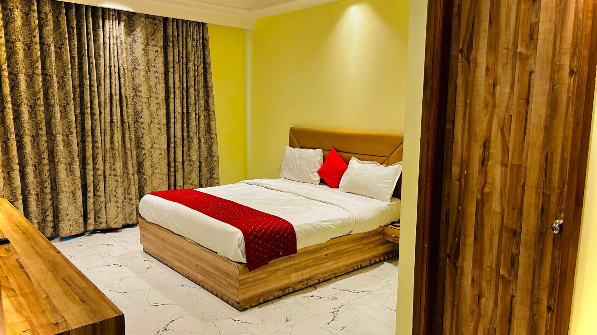Hotel Goodluck House Near Terminal 3 Igi Airport Nueva Delhi Exterior foto