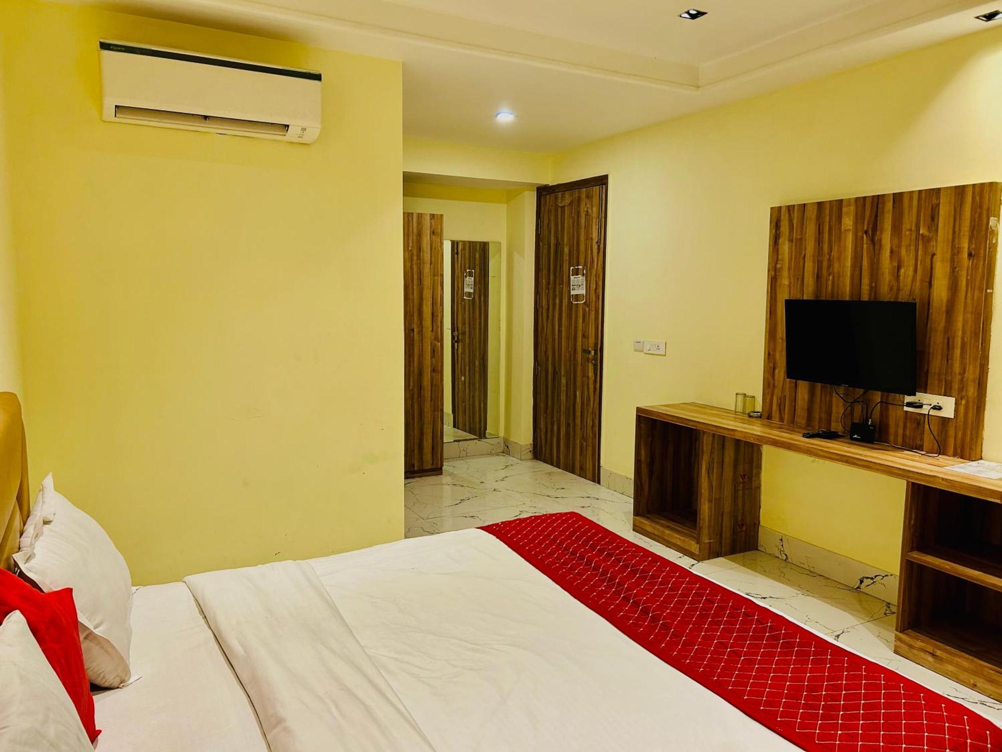Hotel Goodluck House Near Terminal 3 Igi Airport Nueva Delhi Exterior foto